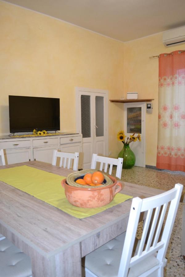 Casa Vacanze Raggio Di Sole Monopoli Villa Exterior foto